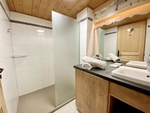 a bathroom with a sink and a mirror at Appartement de charme au pied des pistes, centre des Gets, balcon et terrasse, 2 chambres, Wi-Fi gratuit - FR-1-623-268 in Les Gets