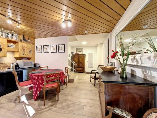 a kitchen and dining room with a table and chairs at Appartement charmant rénové avec jardin, garage et Wifi - FR-1-692-91 in La Chapelle-dʼAbondance