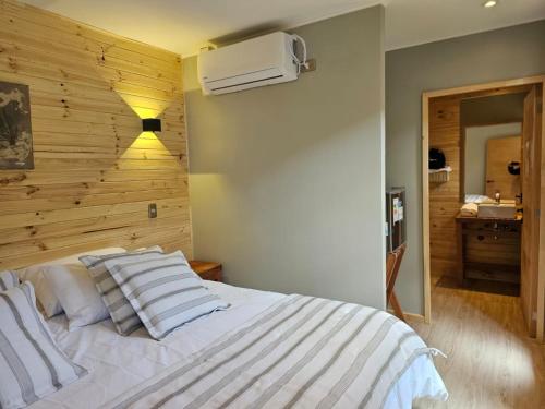 Llit o llits en una habitació de Hotel Bacaris