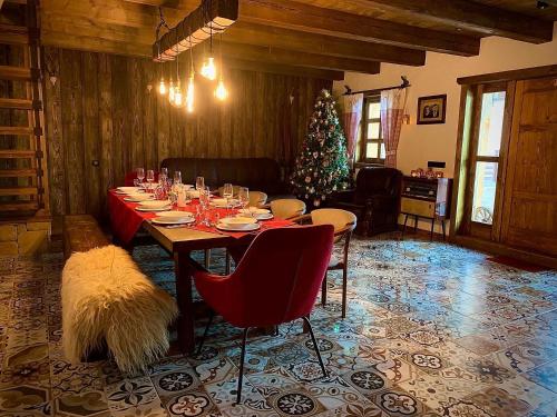 a dining room with a table and a christmas tree at Chalet Laitner in Yasinya