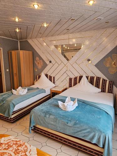 Ένα ή περισσότερα κρεβάτια σε δωμάτιο στο Hotel Tenne