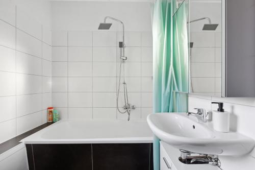 a bathroom with a sink and a shower at *NulandtApartment* in Merseburg