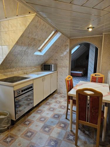 Η κουζίνα ή μικρή κουζίνα στο Hotel Tenne