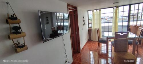 TV tai viihdekeskus majoituspaikassa Apartamento MONACO Céntrico Tercer Piso sin ascensor
