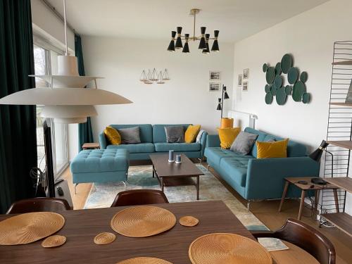 a living room with a blue couch and a table at Ostseeperle in Dziwnów