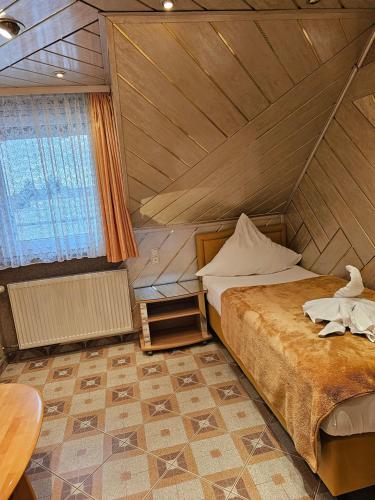 Ένα ή περισσότερα κρεβάτια σε δωμάτιο στο Hotel Tenne