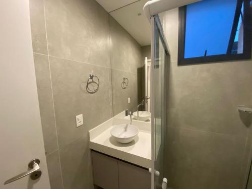 Ένα μπάνιο στο Edifício Sky Apt 1218-Mandi Hospitalidade