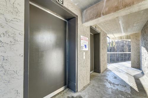 Φωτογραφία από το άλμπουμ του Downtown Gatlinburg Condo with Community Pool! σε Gatlinburg