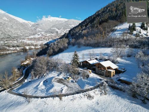 an aerial view of a house in the snow at La Grange des Eulets in Bourg-Saint-Maurice