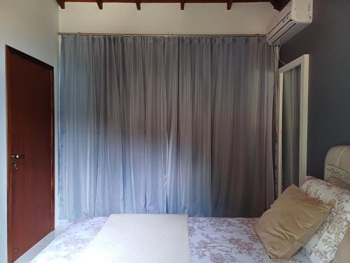 Giường trong phòng chung tại Casa praia do Forte