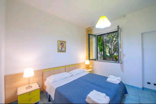 Ένα ή περισσότερα κρεβάτια σε δωμάτιο στο Casa L'incanto in Amalfi Coast con terrazza vista mare