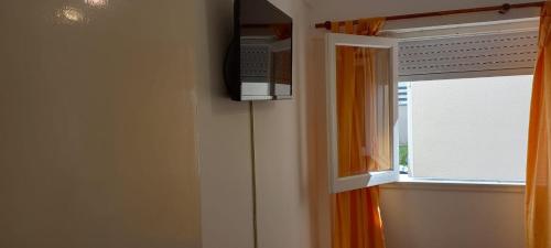 a room with a window and a television on the wall at Tritones Playa in Pinamar