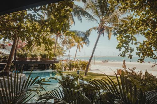 a view of the beach from the lobby of a resort at Vila Torém in Icaraí