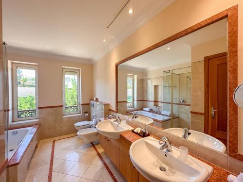 Et badeværelse på Villa Monte Rei