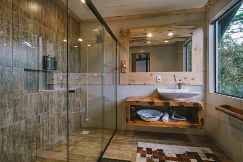 Et badeværelse på Snow Valley Eco Lodge