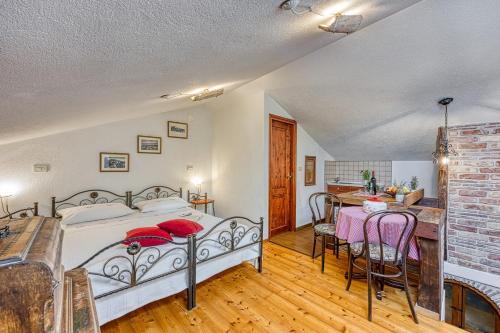 a bedroom with a bed and a table and chairs at Casa Gianni in Plomin