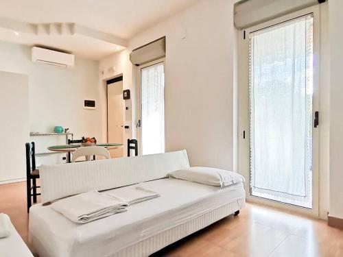 Кровать или кровати в номере Casa Azzurra - intero appartamento con piscina