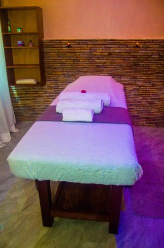 Spa o instalaciones de bienestar en Le Petit Manoir HSR