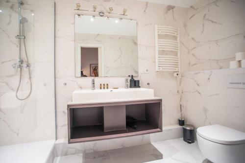 a white bathroom with a sink and a mirror at 22ROS1064- Nuevo y Super luminoso apartamento en Poble Sec in Barcelona
