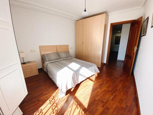 a bedroom with a bed and a wooden floor at EL RINCÓN del TOLOÑO in Haro