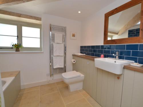 Bany a 3 Bed in Sherborne COWOB