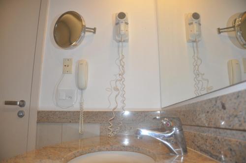 Bilik mandi di Flat em Resort com vista para o Mar!
