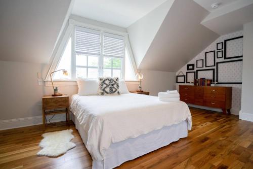 a bedroom with a large white bed and a window at Smiths Crescendo in Denver