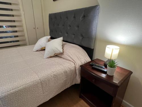 Lova arba lovos apgyvendinimo įstaigoje Apartament central y acogedor AIRE ACONDICIONADO Y WIFI