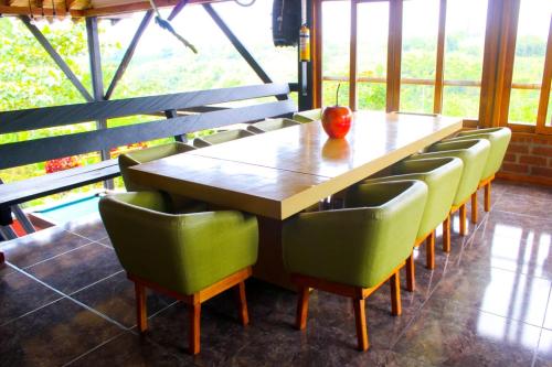 a wooden table with chairs and a vase on top at Hotel Chalet San Juan de Ticlan in Armenia