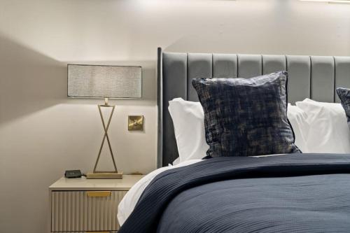 Gallery image of NEW Large luxurious 2 bed city penthouse + parking in Leicester
