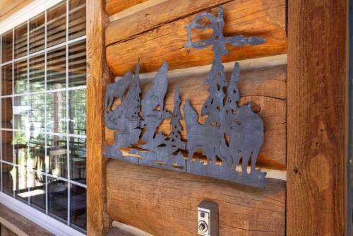 a metal door sign on a wooden wall at Fairlight Hollow in Bend