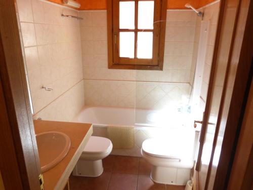  Francoli-Vacances Pirinenca -  Room  picture :   Bath    Hairdryer    Iron                           