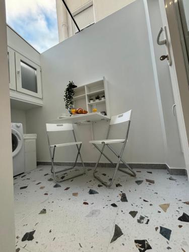 ビーゴにあるLa Casita Realのキッチン(テーブル、椅子付)が備わります。