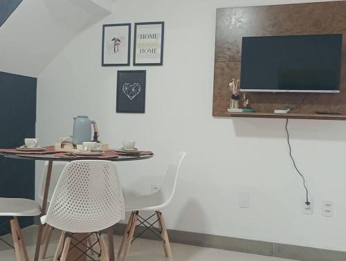 Μια τηλεόραση ή/και κέντρο ψυχαγωγίας στο Linda Casa no Sossego da Praia