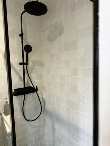 Ένα μπάνιο στο Loft O'Chalet - 10 min GARE - PARKING PRIVÉ