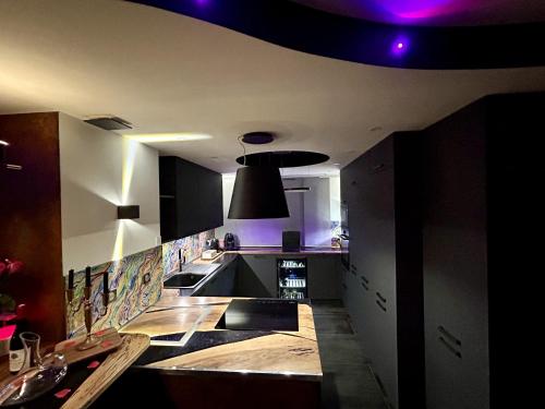 Photo de la galerie de l'établissement Love & Sex Room: haut de gamme: avec SPA privatif, à Ferney-Voltaire