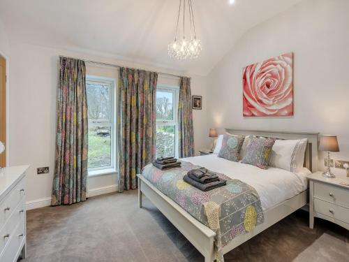 a bedroom with a bed and a window at Mabels Stable in Clitheroe