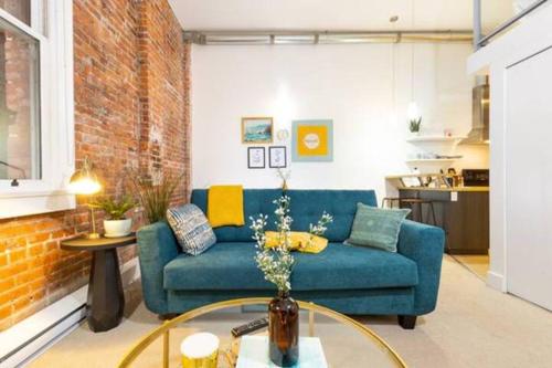 Unique & Charming Loft Style Apartment! Downtown Victoria.