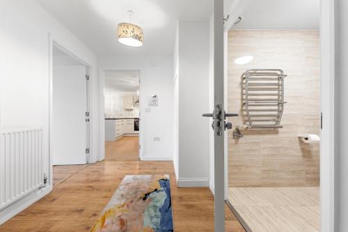 a hallway with a door open to a living room at Modern Spacious 1 Bedroom Flat in Camden in London