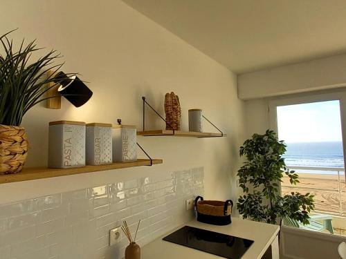 Photo de la galerie de l'établissement Studio rénové à Saint Jean de Monts - Proche plage et marché - FR-1-323-475, à Saint-Jean-de-Monts