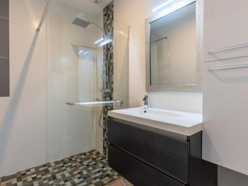 a bathroom with a sink and a mirror at Maison Moderne 3* avec Jardin et Clim à Biscarrosse Bourg - Près des Pistes Cyclables et Plages - FR-1-319-533 in Biscarrosse