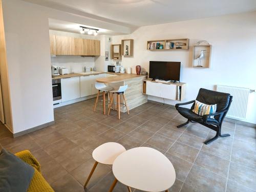 Photo de la galerie de l'établissement Beau T2 avec terrasse Sud, proche Bassin, commerces et activités, à Arcachon - FR-1-420-139, à Arcachon