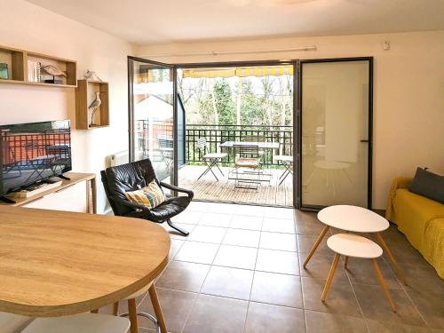 Photo de la galerie de l'établissement Beau T2 avec terrasse Sud, proche Bassin, commerces et activités, à Arcachon - FR-1-420-139, à Arcachon