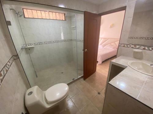 Kylpyhuone majoituspaikassa Casa, Apartamento en Buga