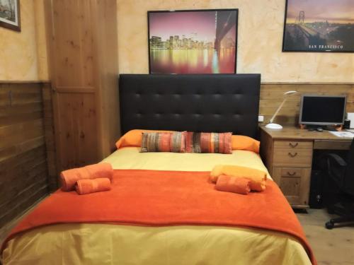 Casa Axier-Chalet con Piscina privada y chimeneaにあるベッド