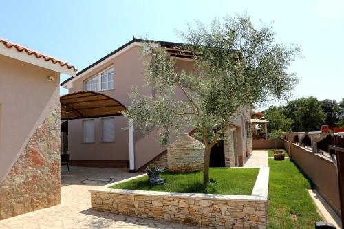 Luxury apartment Elis with private pool