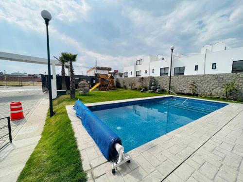 Bazén v ubytování Casa en Fraccionamiento Privado con alberca nebo v jeho okolí