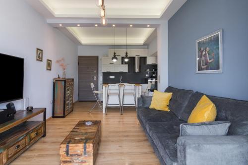 Stratum Apartment by LobbySquare