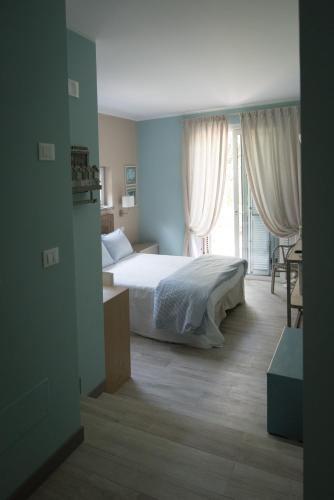 Ένα ή περισσότερα κρεβάτια σε δωμάτιο στο B&B La Dimora Del Garda