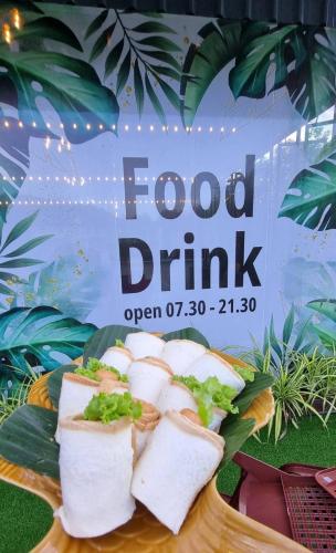 Makanan di atau berdekatan asrama